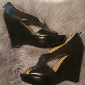 Black wedge